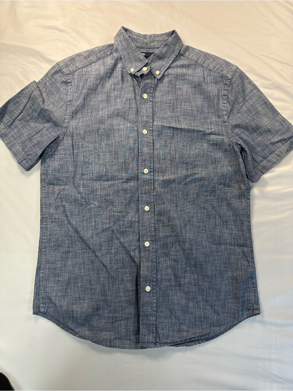 GAP Men's Chambray Button Down Shirt medium Denim.